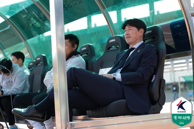 박동혁 전남 드래곤즈 감독(오른쪽). /사진=한국프로축구연맹 제공