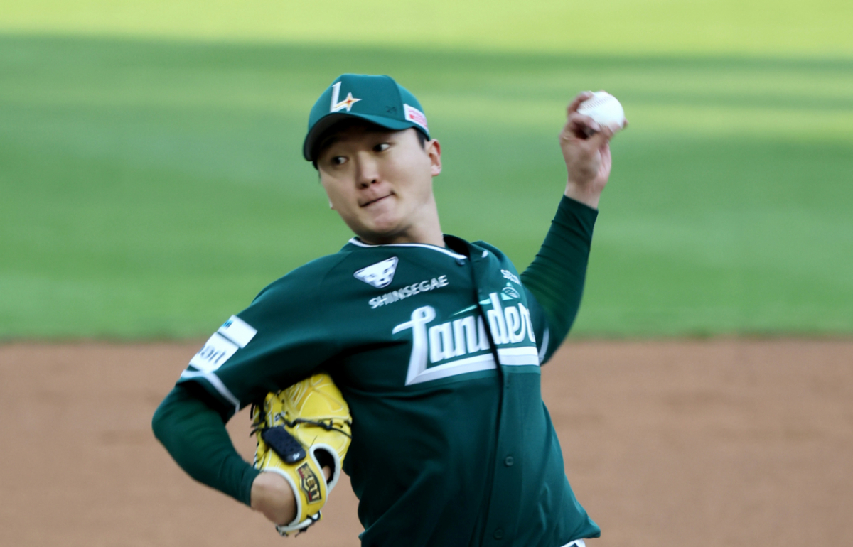 SSG 랜더스 김건우가 24일 인천 SSG랜더스필드에서 열린 KT 위즈와 2026 신한 SOL KBO리그 홈경기에 선발 등판해 역투를 펼치고 있다. /사진=강영조 선임기자