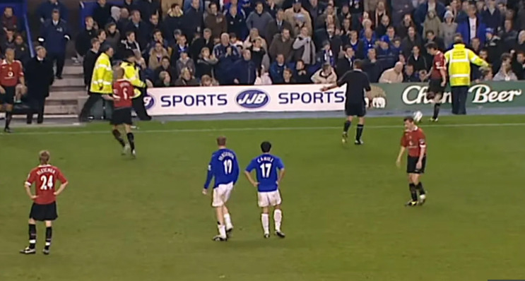 2005년 4월 맨유-에버튼 경기 모습. /사진=더선 갈무리