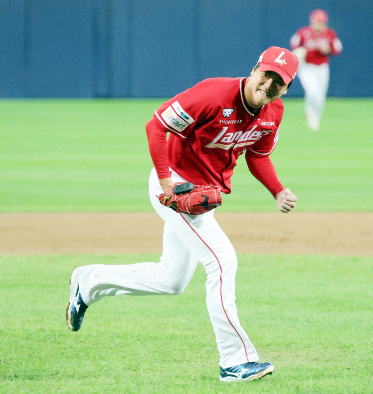 SSG 랜더스 김광현이 지난해 10월 14일 대구 삼성라이온즈파크에서 열린 삼성 라이온즈와 2025 신한 SOL KBO 준플레이오프 4차전에 선발 등판해 실점 없이 이닝을 마치고 기뻐하고 있다. /사진=강영조 선임기자