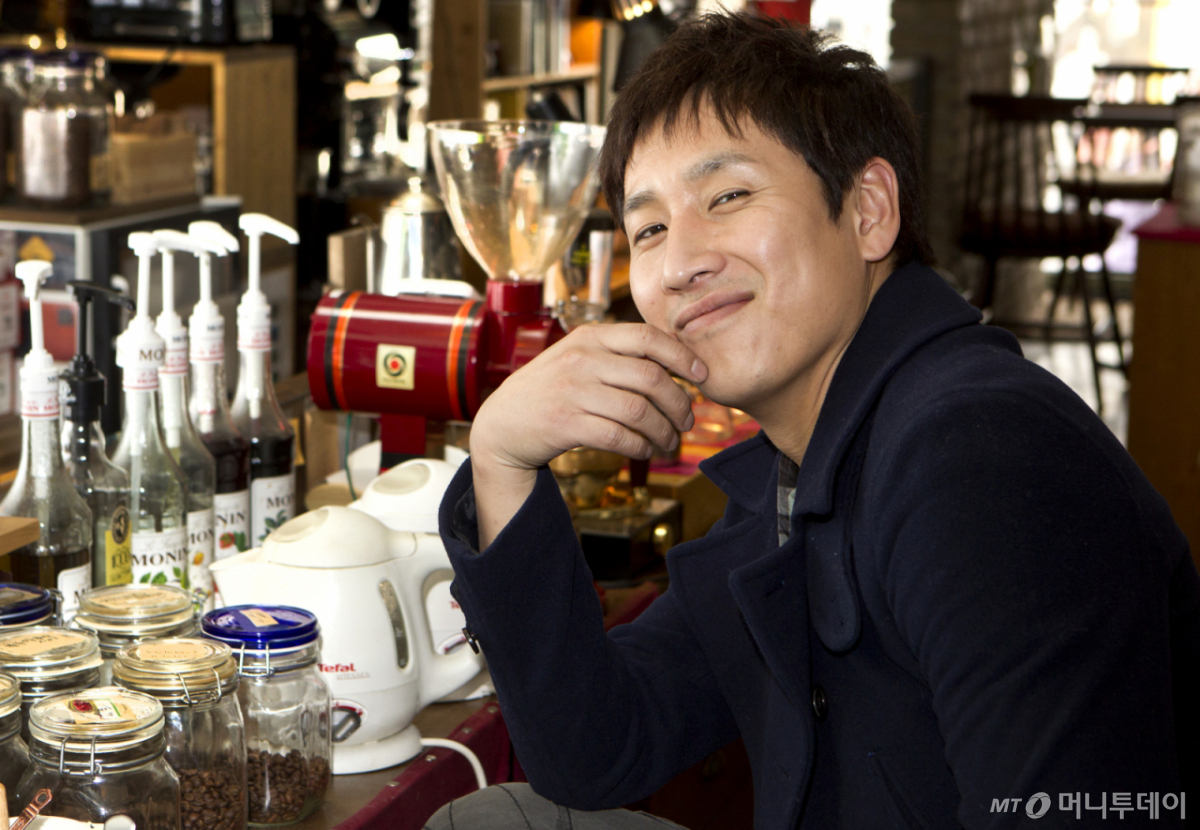 2012년 영화 '화차' 개봉을 앞두고 서울 삼청동의 한 카페에서 인터뷰한 고 이선균 배우./사진=머니투데이 사진DB