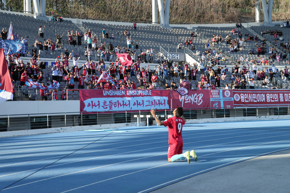 용인FC 공격수 석현준이 26일 용인미르스타디움에서 열린 김해FC와의 하나은행 K리그1 2026 9라운드에서 후반 추가골을 넣은 뒤 골 세리머니를 하고 있다. /사진=용인FC 제공
