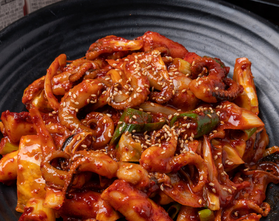 '와이비크롬'의 '지브로와 쭈꾸미볶음' 밀키트.//사진=한유원 제공.