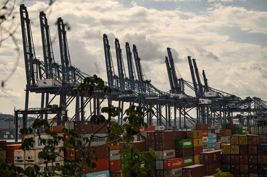 8(현지시간) 파나마시티 발보아 항에 정박한 선적 컨테이너들의 모습/AFPBBNews=뉴스1