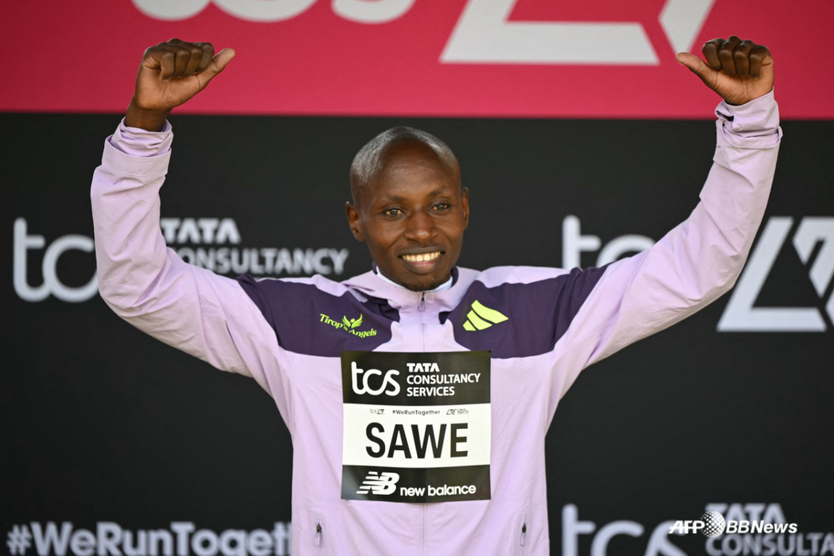 시상식에서 환하게 웃는 사웨. /AFPBBNews=뉴스1