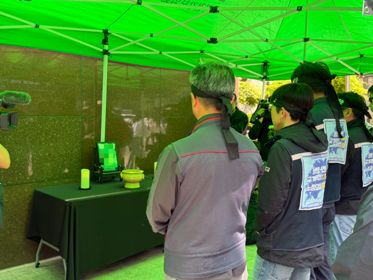 27일 오전 서울 강남구 BGF 리테일 본사 앞 마련된 분향소./사진=민수정 기자. 