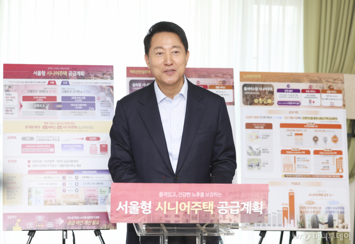 [서울=뉴시스] 김근수 기자 = 오세훈 서울시장이 27일 오전 서울 성북구 시니어주택 노블레스 타워를 찾아 서울형 시니어주택 공급 계획에 대한 취재진 질문에 답하고 있다. 2026.04.27. ks@newsis.com /사진=김근수