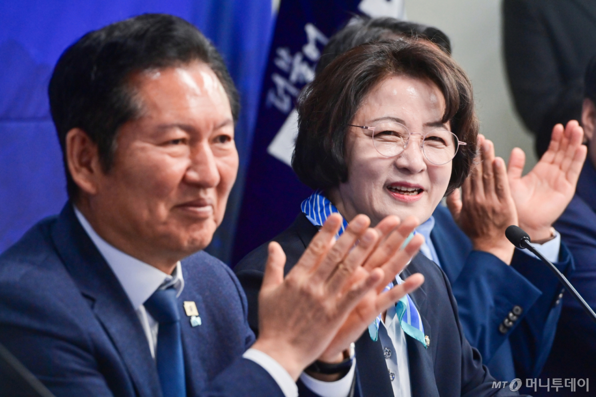 (안성=뉴스1) 김영운 기자 = 추미애 더불어민주당 경기도지사 후보가 27일 오전 경기 안성시 김보라 더불어민주당 안성시장 후보 선거사무소에서 열린 더불어민주당 현장 최고위원회의에서 발언하고 있다. (공동취재) 2026.4.27/뉴스1  Copyright © 뉴스1. All rights reserved. 무단 전재 및 재배포,  AI학습 이용 금지. /사진=(안성=뉴스1) 김영운 기자