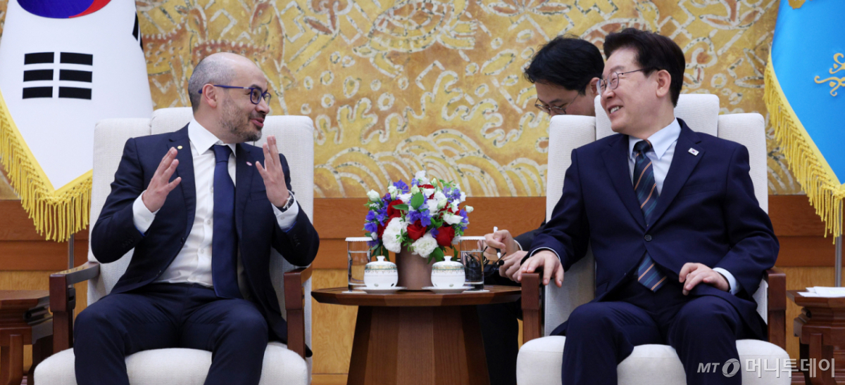 [서울=뉴시스] 고범준 기자 = 데미스 하사비스 구글 딥마인드 CEO가 27일 청와대에서 이재명 대통령을 예방하며 발언하고 있다. 2026.04.27. bjko@newsis.com /사진=고범준