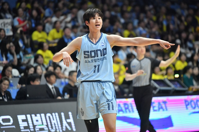 경기에 집중하는 고양 소노 이근준. /사진=KBL 제공