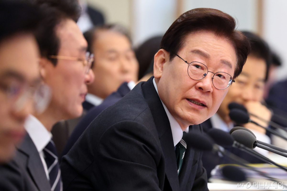 (서울=뉴스1) 허경 기자 = 이재명 대통령이 28일 청와대에서 열린 제18회 국무회의 겸 제6차 비상경제점검회의에서 발언을 하고 있다. 2026.4.28/뉴스1  Copyright © 뉴스1. All rights reserved. 무단 전재 및 재배포,  AI학습 이용 금지. /사진=(서울=뉴스1) 허경 기자