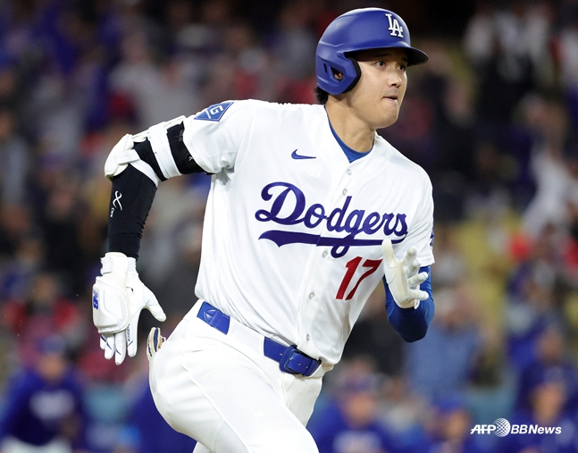 적시 2루타로 1점 차로 쫓아가는 타구를 날린 오타니. /AFPBBNews=뉴스1