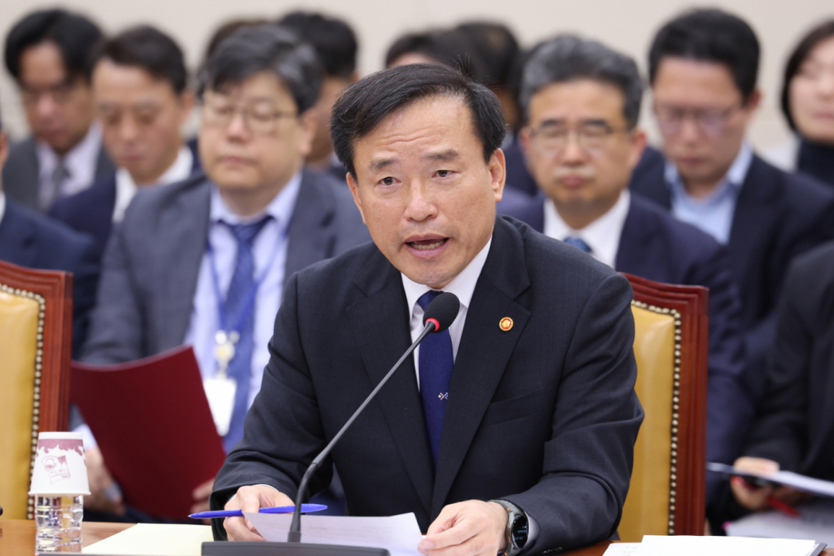  김종철 방송미디어통신위원장이 28일 서울 여의도 국회에서 열린 과학기술정보방송통신위원회 전체회의에서 의원 질의에 답변하고 있다./사진=뉴스1