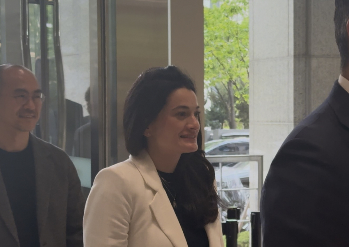 젠슨 황 엔비디아 CEO의 장녀인 매디슨 황 엔비디아 옴니버스 및 로보틱스 제품 마케팅 수석 이사가 28일 서울 영등포구 LG트윈타워 내부로 들어오고 있다./사진=김남이 기자