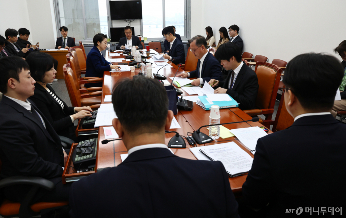 [서울=뉴시스] 김명년 기자 = 9일 오전 서울 여의도 국회에서 과학기술정보방송통신위원회 과학기술원자력법안심사소위원회가 열리고 있다. 2025.04.09. kmn@newsis.com /사진=김명년