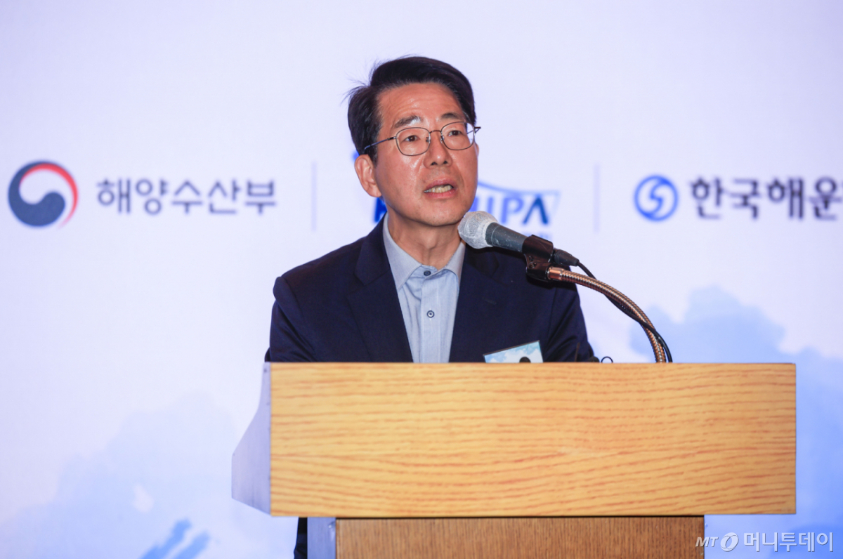 황종우 해양수산부 장관이 28일 서울 중구 롯데호텔에서 열린 조선-해운 상생발전 전략협의회 출범식에서 축사를 하고 있다. /사진= 뉴시스