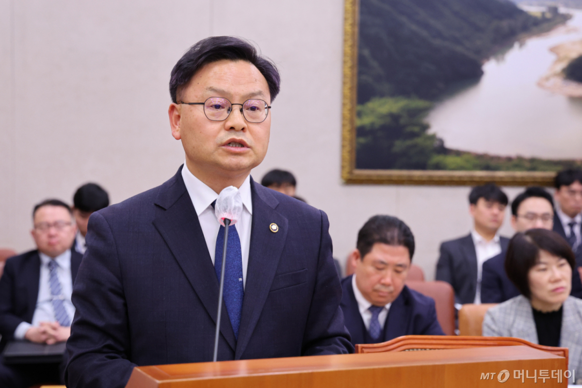 (서울=뉴스1) 신웅수 기자 = 김성범 해양수산부 차관이 6일 서울 여의도 국회에서 열린 농림축산식품해양수산위원회 전체회의에서 발언하고 있다. 2026.4.6/뉴스1  Copyright © 뉴스1. All rights reserved. 무단 전재 및 재배포,  AI학습 이용 금지. /사진=(서울=뉴스1) 신웅수 기자