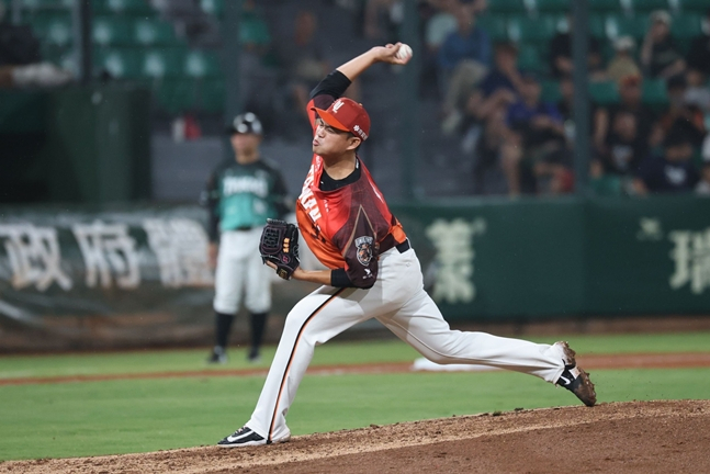 투구하는 우청위. /사진=퉁이 라이온스 공식 SNS