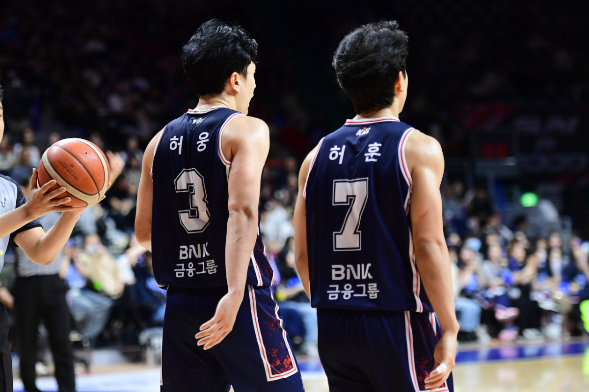 허응(왼쪽)과 허훈. /사진=KBL 제공