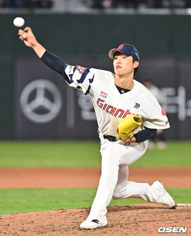 28일 키움 히어로즈전에서 역투하는 현도훈의 모습.