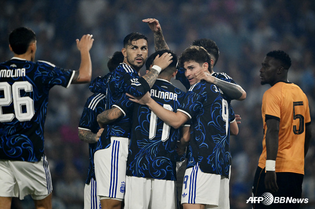 지닌 2022 카타르 월드컵 우승팀 아르헨티나. /AFPBBNews=뉴스1