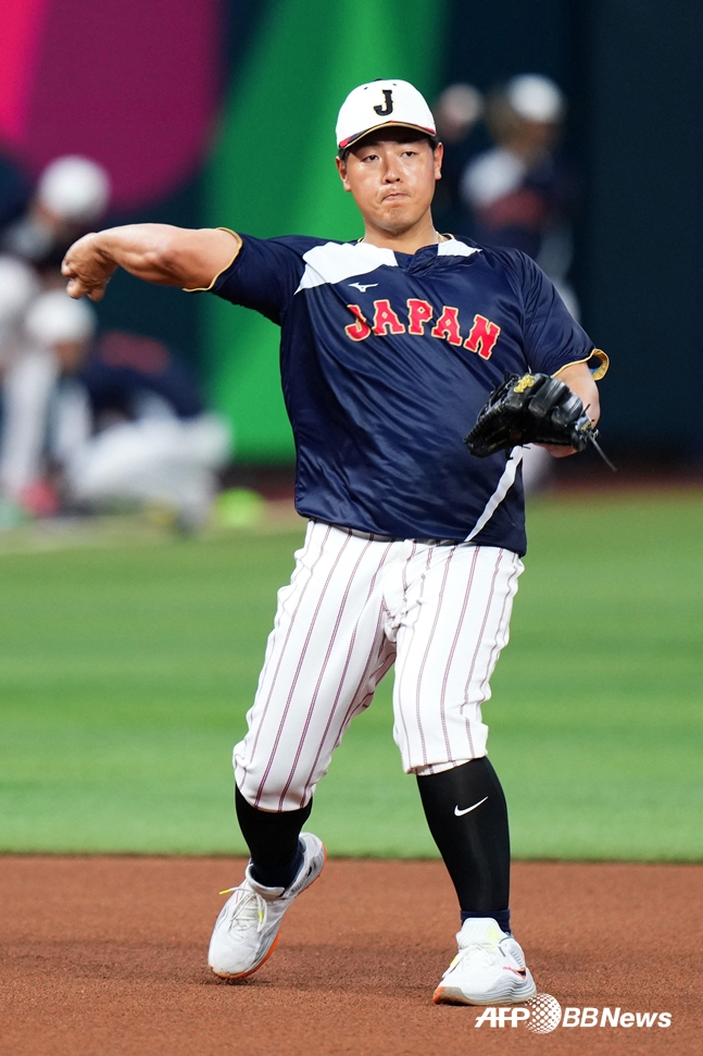 지난 3월 마이애미 론디포파크에서 캐치볼을 하고 있는 타네이치 아츠키. /AFPBBNews=뉴스1