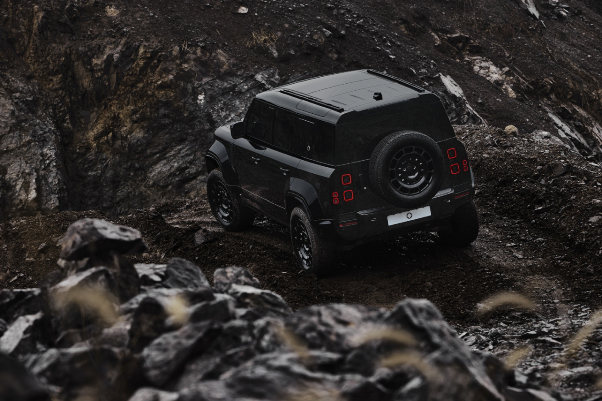 디펜더 OCTA 블랙/사진=JLR코리아