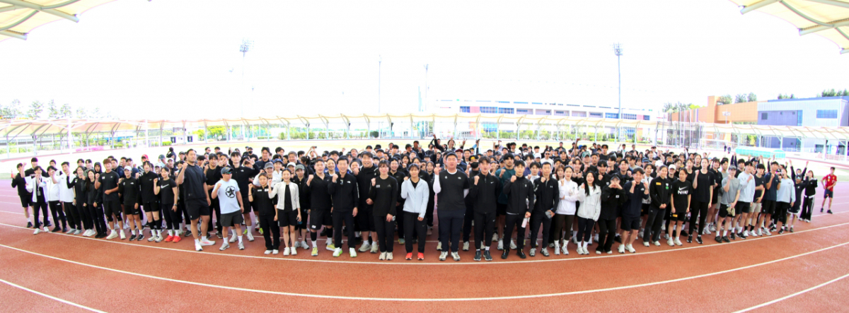 트레일 러닝 참가자 단체 촬영 모습. /사진=대한체육회 제공