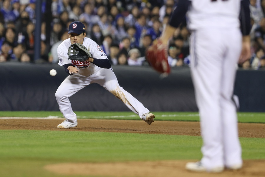 29일 삼성전에서 타구를 처리하는 안재석. /사진=두산 베어스