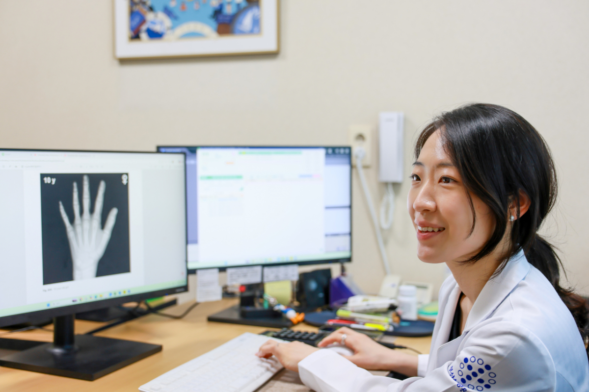 정재은 부산성모병원 소아청소년과 과장은 "성장기 자녀를 둔 부모들이 키 성장과 관련, 헷갈려하는 게 '좀 더 기다려도 되는 상황'과 '지금 확인해야 하는 상황'을 구분하는 것"이라고 강조했다. /사진=부산성모병원