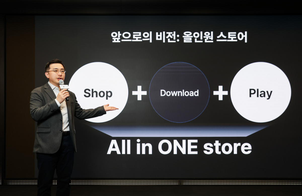 박태영 원스토어 대표가 30일 서울 중구 SKT타워 수펙스홀에서 개최된 '원스토어 창립 10주년 기념 기자간담회'에서 ‘올인원 스토어’ 비전을 선포하고 있다. /사진=원스토어