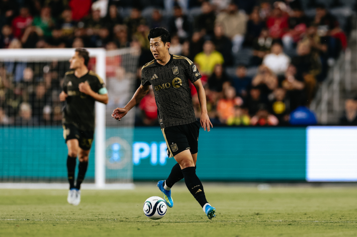 LAFC 손흥민이 30일 미국 LA BMO 스타디움에서 열린 2026 북중미카리브축구연맹(CONCACAF) 챔피언스컵 4강 1차전 톨루카전에서 드리블 돌파를 하고 있다. /사진=LAFC SNS 캡처