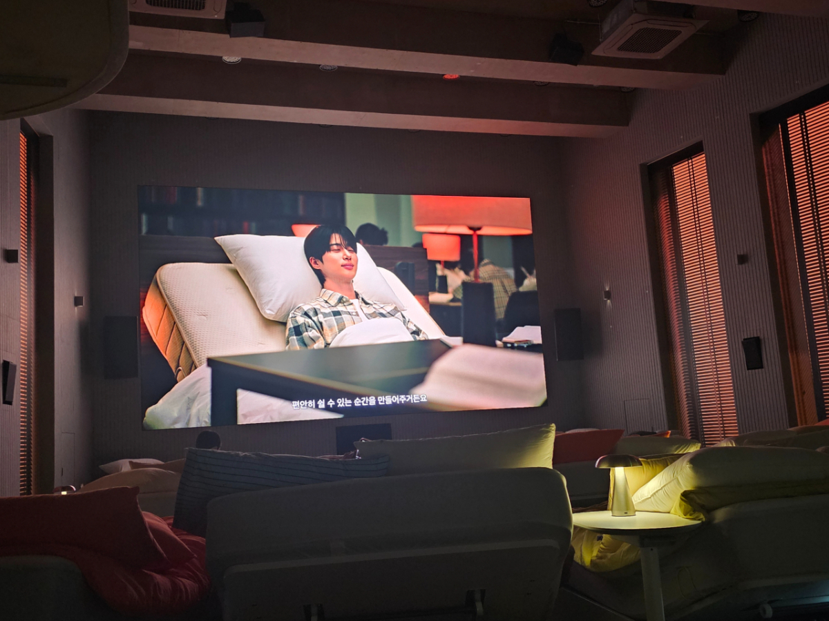 배우 변우석 배우가 일룸 홍보모델로 나선 모습/사진=정진우 기자