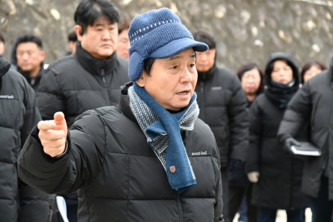 ▲지난 1월 9일 화천산천어축제 현장 점검 보고회에 참석한 최문순 화천군수/사진제공=화천군