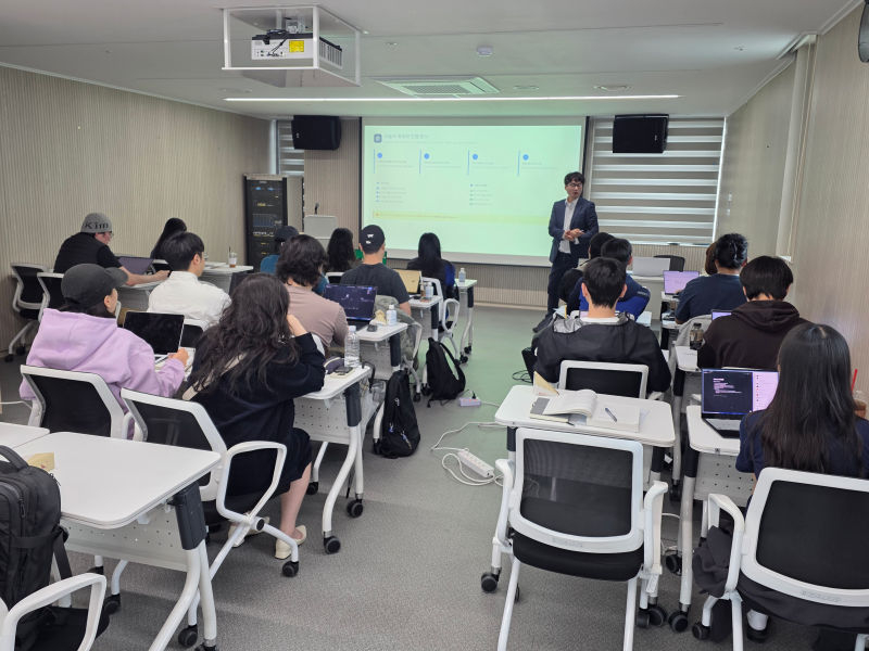 금천청년꿈터에서 예비창업자들이 교육을 받고 있다./사진=이민호기자