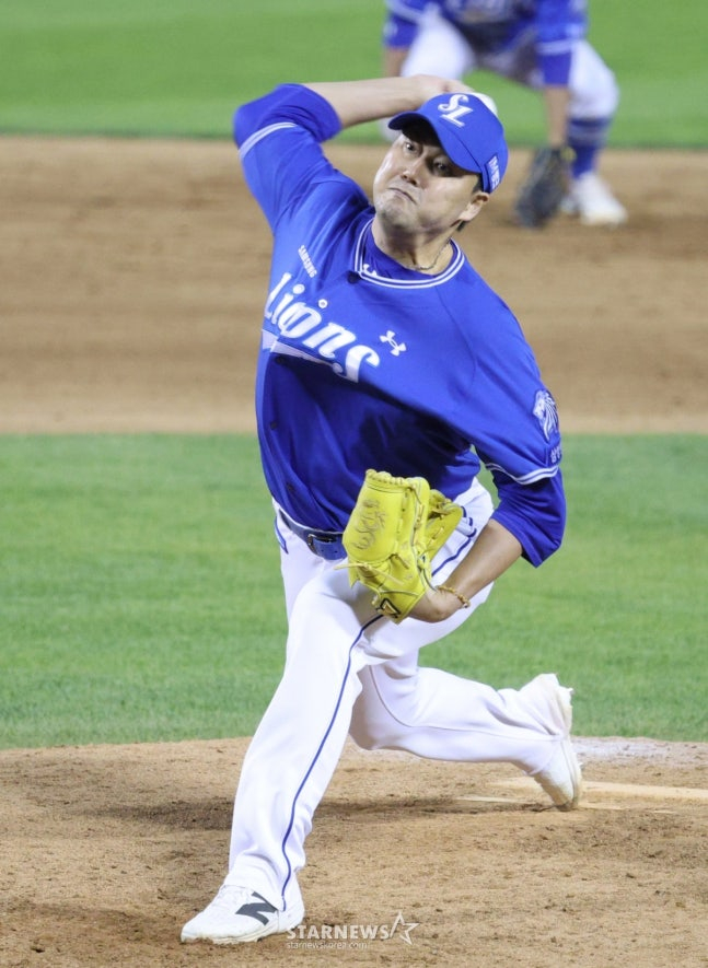 30일 두산전에서 투구하는 삼성 김태훈. /사진=김진경 대기자