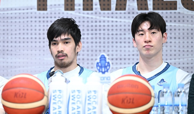 고양 소노 케빈 켐바오(왼쪽)와 이정현. /사진=KBL 제공