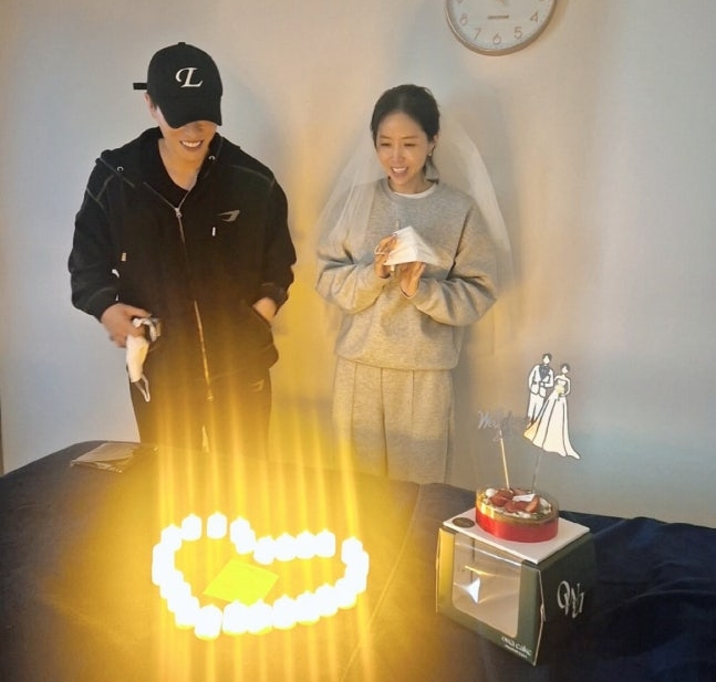 '국민가수' 코요태 신지와 가수 문원 커플이 오늘(2일) 결혼한다. /사진=신지 인스타그램