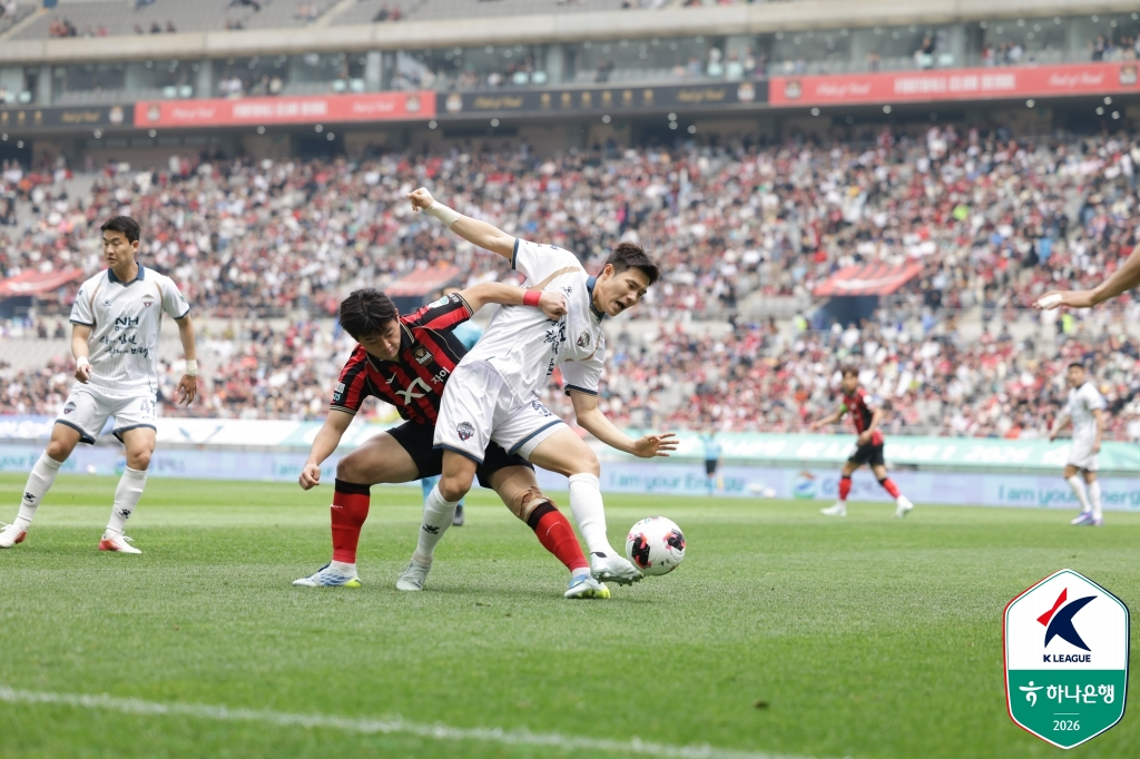 황도윤(왼쪽)과 박태준. /사진=한국프로축구연맹 제공