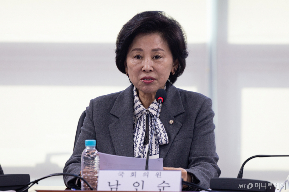  남인순 더불어민주당 연금개혁특별위원장이 지난 2월 25일 서울 여의도 국회 의원회관에서 열린 연금개혁특별위원회 전체회의에서 모두 발언을 하고 있다./사진=뉴스1