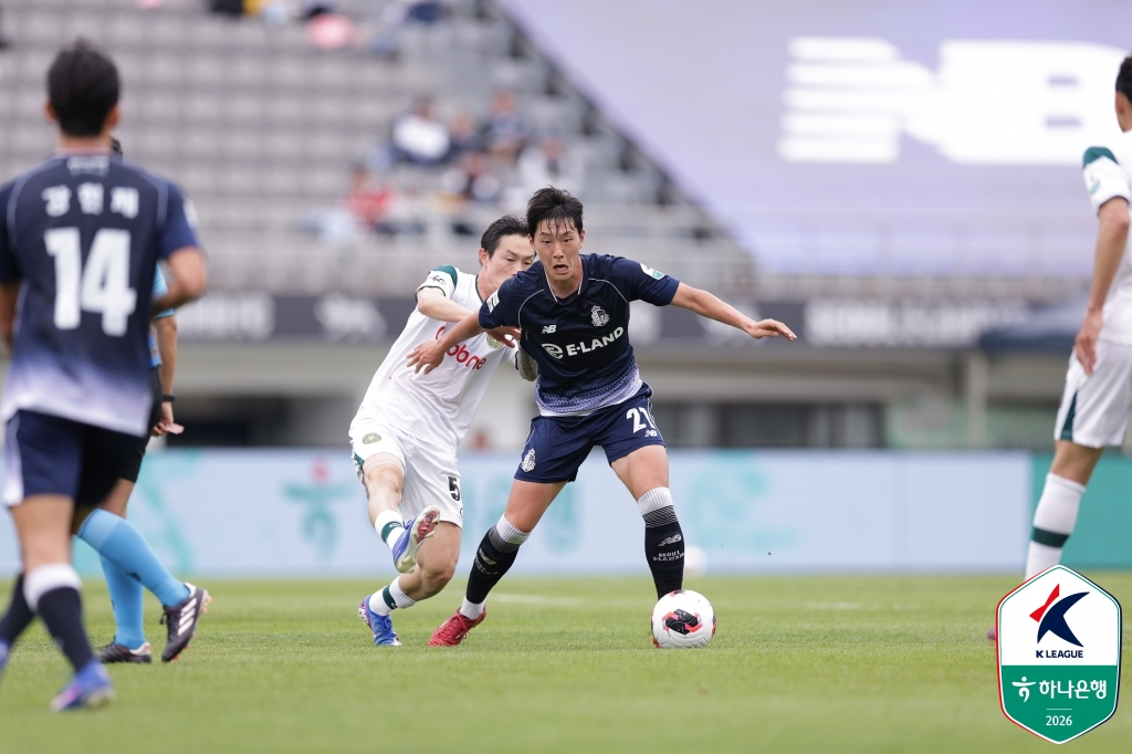 서진석(가운데). /사진=한국프로축구연맹 제공