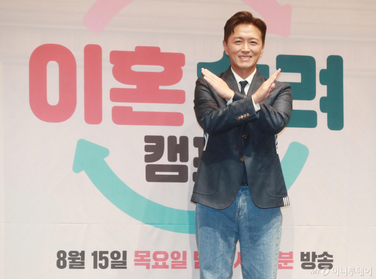 배우 진태현이 JTBC 예능 '이혼숙려캠프' 제작발표회에 참석해 포즈를 취하고 있다. /2024.08.13 /사진=이동훈