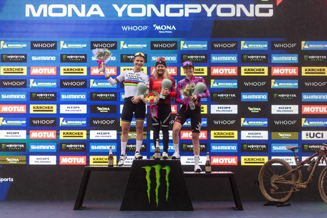 2026 WHOOP UCI 마운틴바이크 월드시리즈 시상식. /사진=2026 WHOOP UCI 마운틴바이크 월드시리즈 제공
