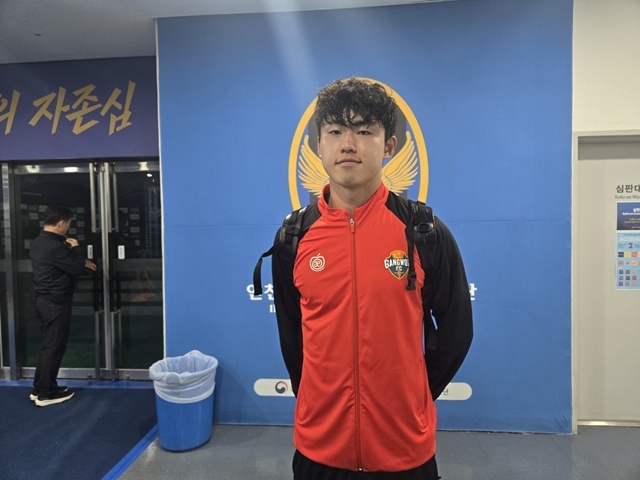 지난 인천유나이티드전에서 만난 이기혁. /사진=한국프로축구연맹 제공