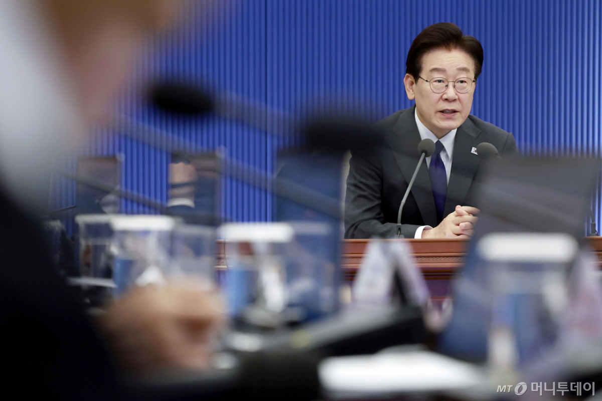 (서울=뉴스1) 이재명 기자 = 이재명 대통령이 30일 청와대에서 열린 수석보좌관회의에서 발언하고 있다. (청와대통신사진기자단) 2026.4.30/뉴스1  Copyright © 뉴스1. All rights reserved. 무단 전재 및 재배포,  AI학습 이용 금지. 