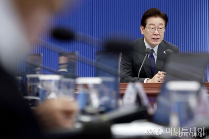 (서울=뉴스1) 이재명 기자 = 이재명 대통령이 30일 청와대에서 열린 수석보좌관회의에서 발언하고 있다. (청와대통신사진기자단) 2026.4.30/뉴스1  Copyright © 뉴스1. All rights reserved. 무단 전재 및 재배포,  AI학습 이용 금지. 