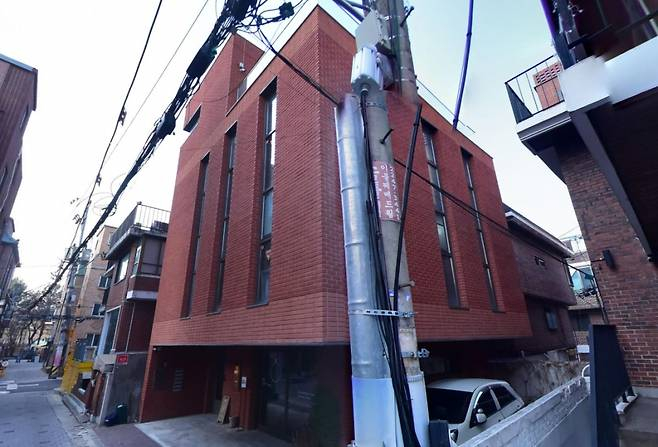 팝핀현준이 10년 전 매입한 성수동 건물. /사진=네이버 지도 캡처 