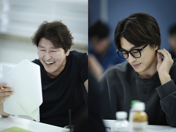 송강호(왼쪽)와 구교환, 사진제공=CJ ENM