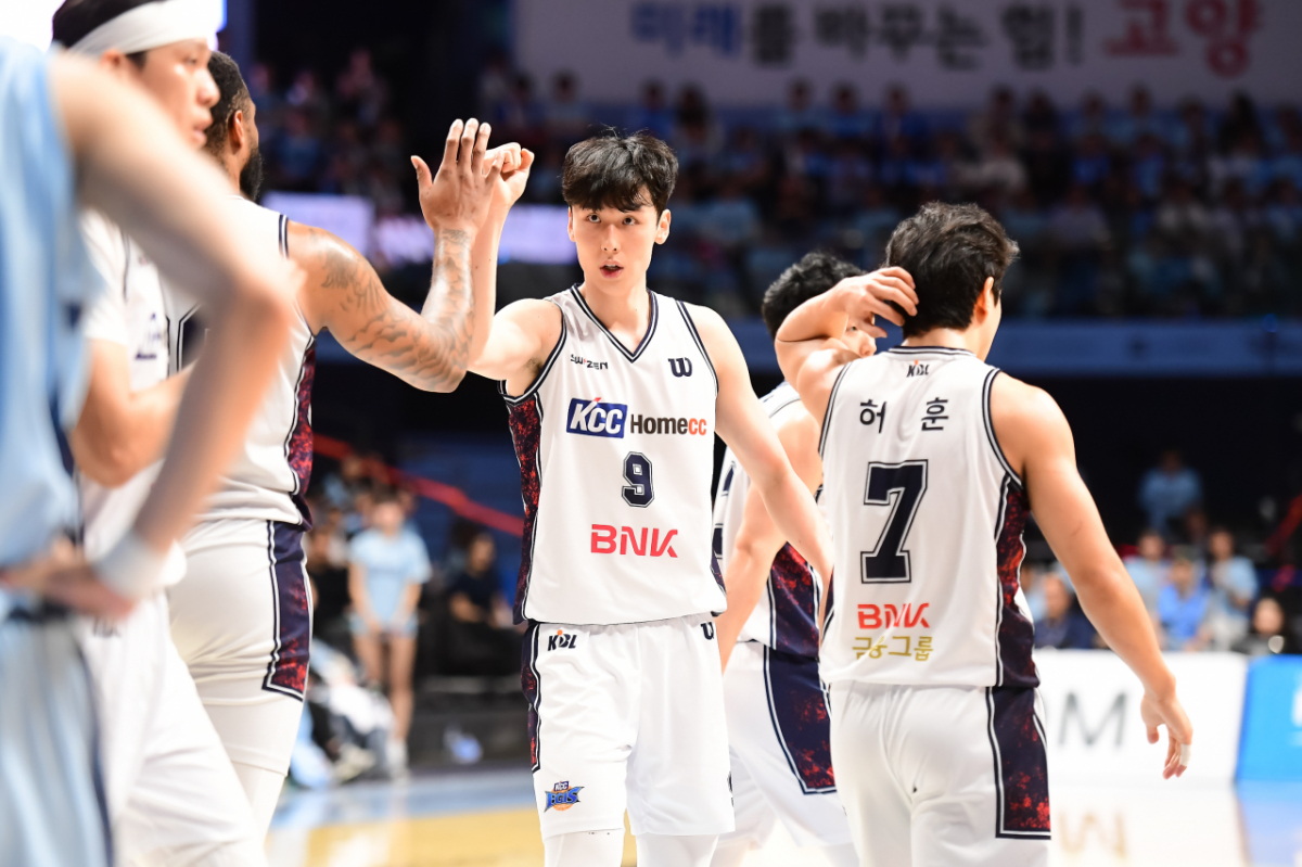 송교창(가운데). /사진=KBL 제공
