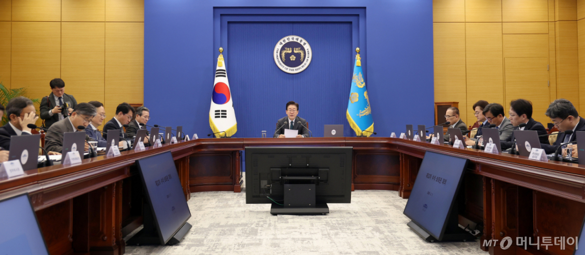 [서울=뉴시스] 최동준 기자 = 이재명 대통령이 7일 청와대에서 열린 수석보좌관회의에서 발언하고 있다. (청와대통신사진기자단) 2026.05.07. photocdj@newsis.com /사진=